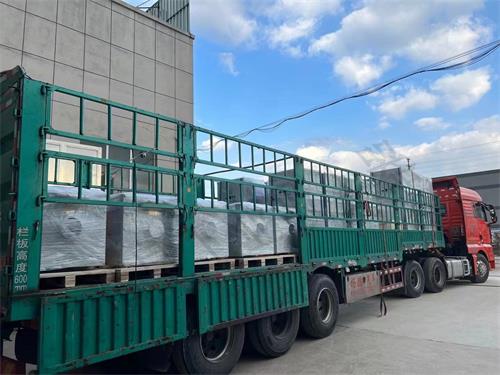 脉冲滤筒除尘器—— 满满当当一半挂车发往哈尔滨_乐虎lehu