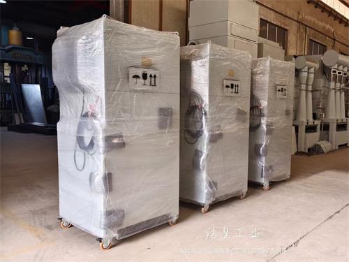 三台脉冲滤筒除尘器打包发货——乐虎lehu工业_乐虎lehu