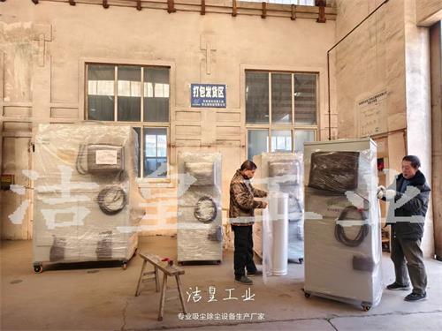 四台脉冲滤筒除尘器打包发货——乐虎lehu工业_乐虎lehu