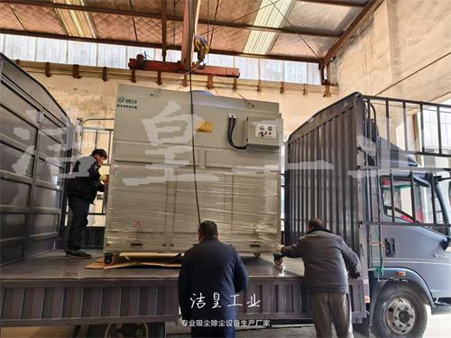 脉冲滤筒除尘器、工业吸尘器打包发货——乐虎lehu工业_乐虎lehu