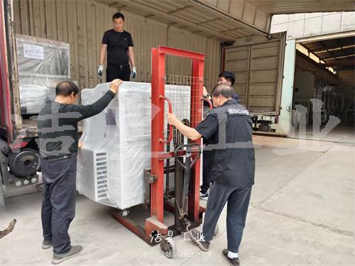 两台打磨除尘事情台发往青海_乐虎lehu