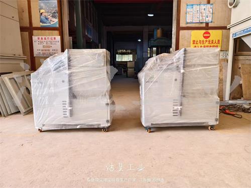 真空脉冲工业吸尘器、便携式除尘器打包发货——乐虎lehu工业_乐虎lehu